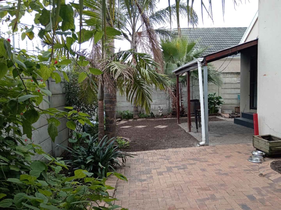 To Let 3 Bedroom Property for Rent in Protea Heights Western Cape